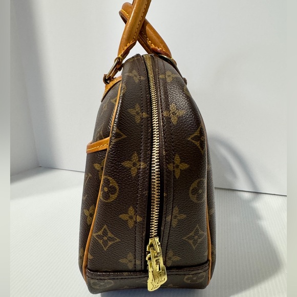 Authentic Louis Vuitton Trouville - Picture 4 of 11